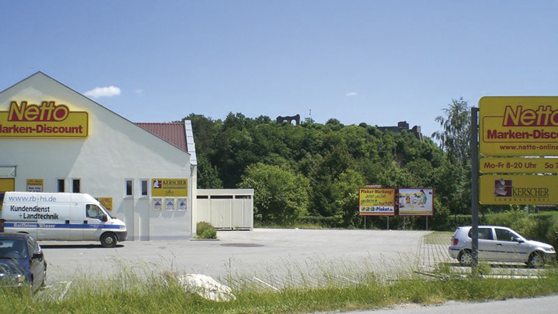 Plakatwerbung am Verbrauchermarkt