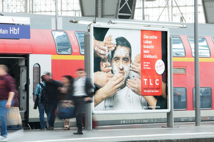 Plakatwerbung an Bahnhöfen