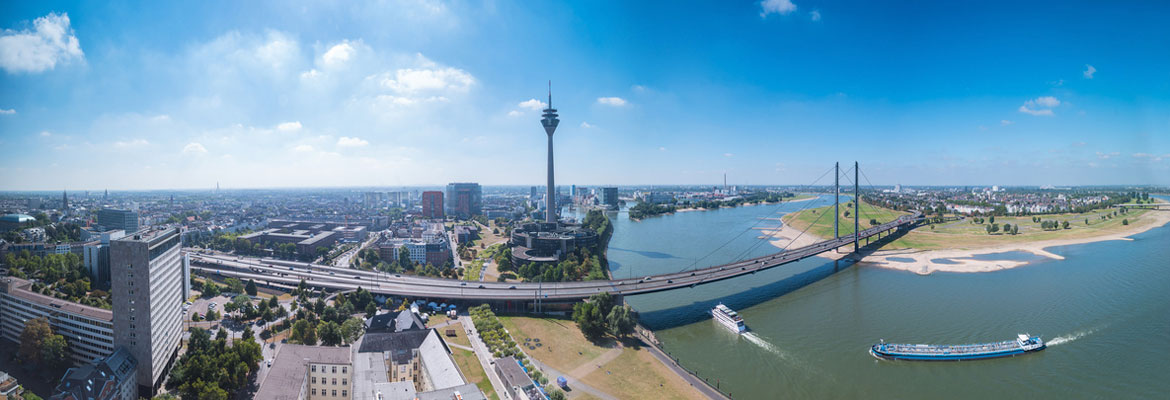 Plakatwerbung in Düsseldorf Metropole