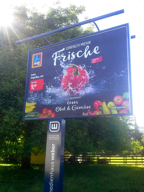 Aussenwerbung trifft jeden mein-plakat frau Aussenwerbung trifft jeden mein-plakat frau