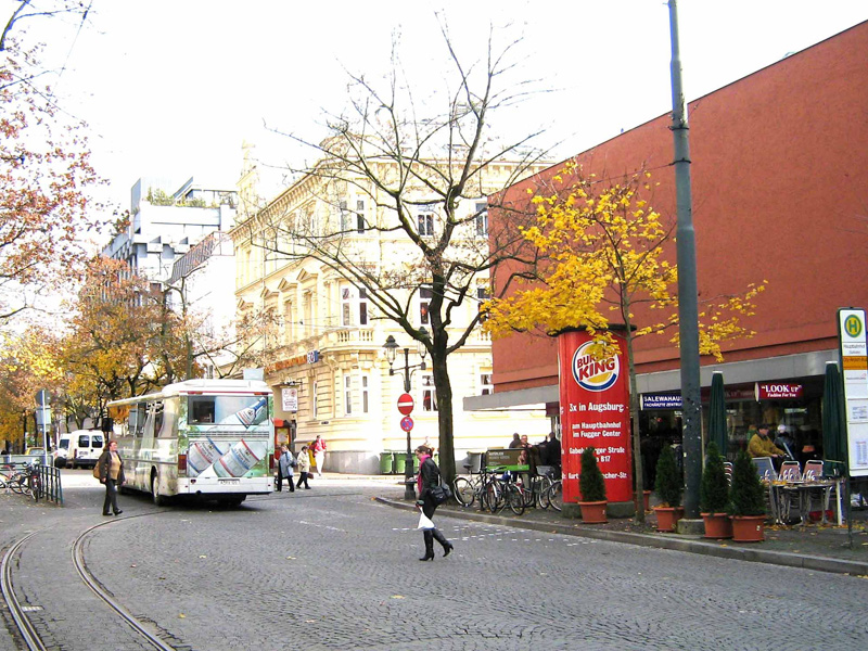 Litfaßsäule mit Dauerwerbung von Burger King in Köln