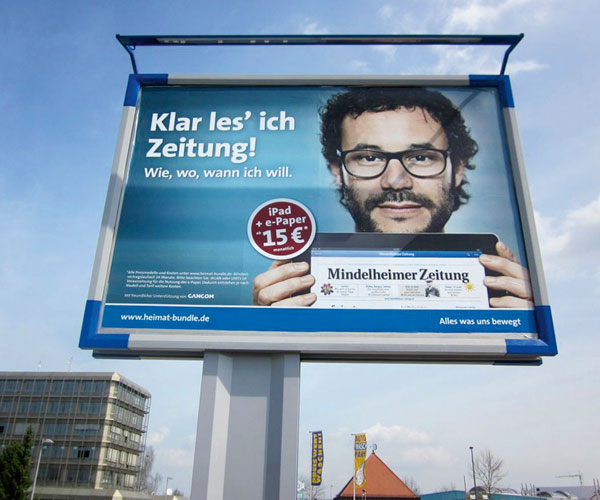Imposantes City Star Board mit Plakatwerbung Imposantes City Star Board mit Plakatwerbung