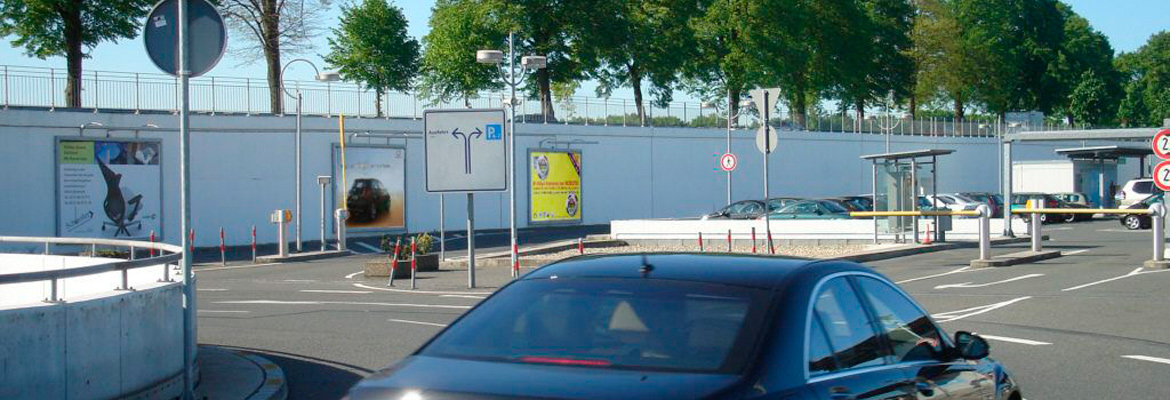 Plakatwerbung am Flughafen ist beliebt Plakatwerbung am Flughafen ist beliebt