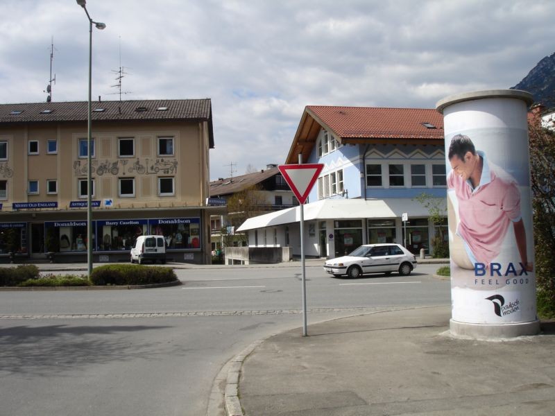 B2 Hauptstraße 34, gg. Möbel Maurer