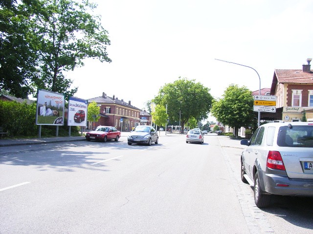 Traunsteiner Str., Bush. vor Bahnhof gg. Gasthof