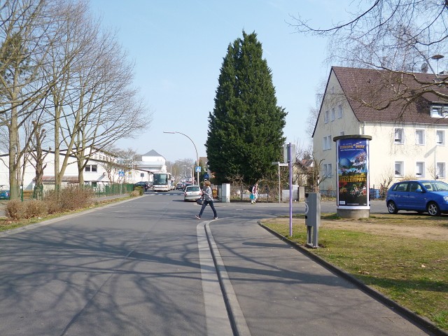 Prischoßstraße gg. 24, AOK / Mühlweg
