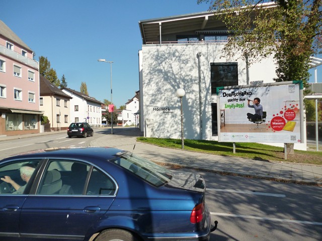 Pfarrkirchener Str. 32/Einfahrt Parkplätze Schulzentrum