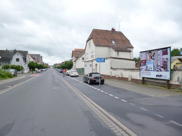 Hanauer Landstr. nh. 95a gg./ Am Bahnhof, Bahnübergang