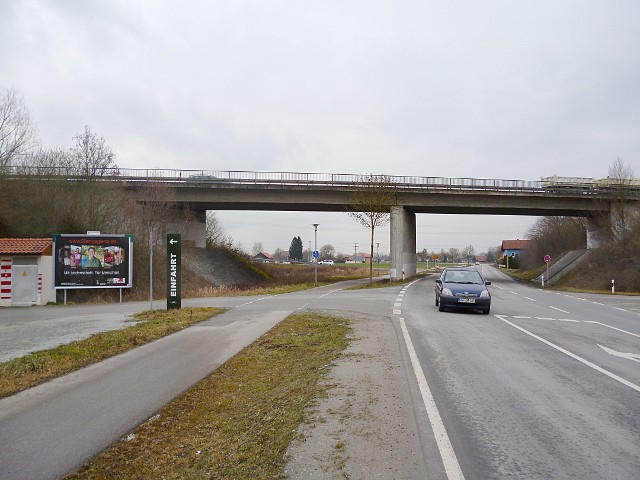 Harburger Straße gg.Auf-/Abfahrt B 20, nh. Mc Donald's