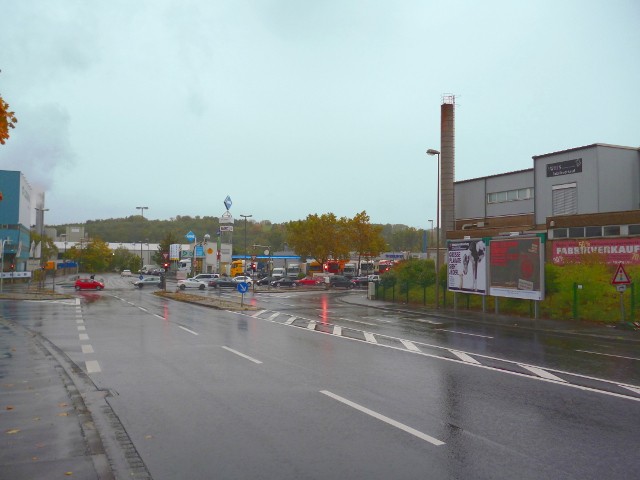 Weichertstraße, B 26 gg. Mercedes nh./Schönbornstr., B 26