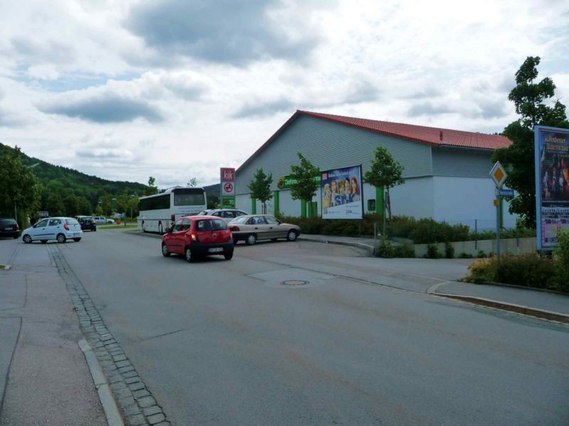 Obere Tiefenbachstr. gg. Ausf.Alpengroßmarkt/Tankst.nh.Lidl