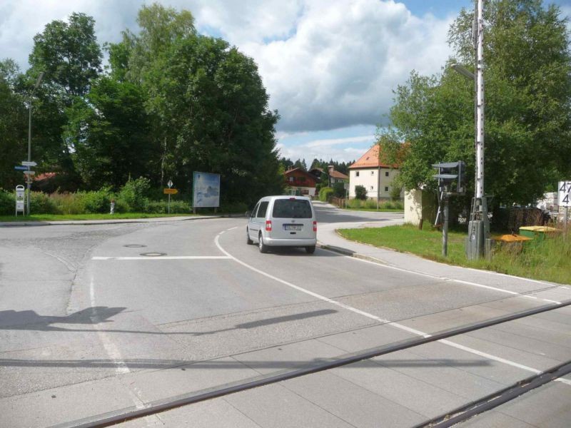 Piesenkamer Straße / Reutbergstr. nh. Bahnübergang