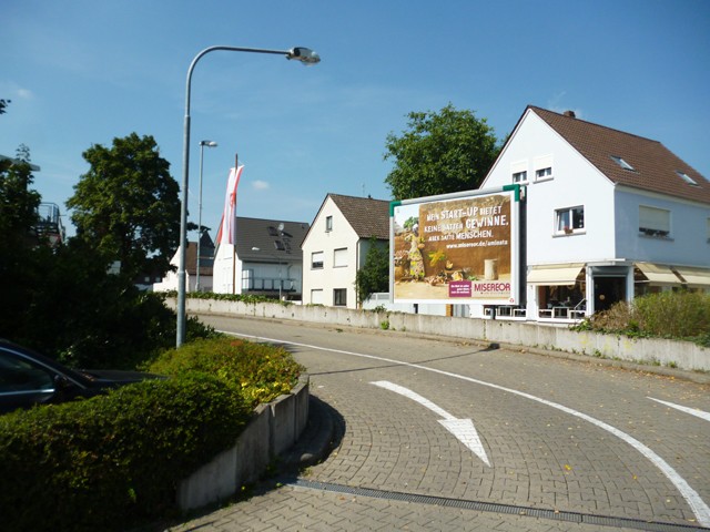 Jahnstraße gg. Optik Klose, vor Parkhaus (RS)