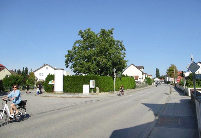 Schulstraße / Landauer Straße