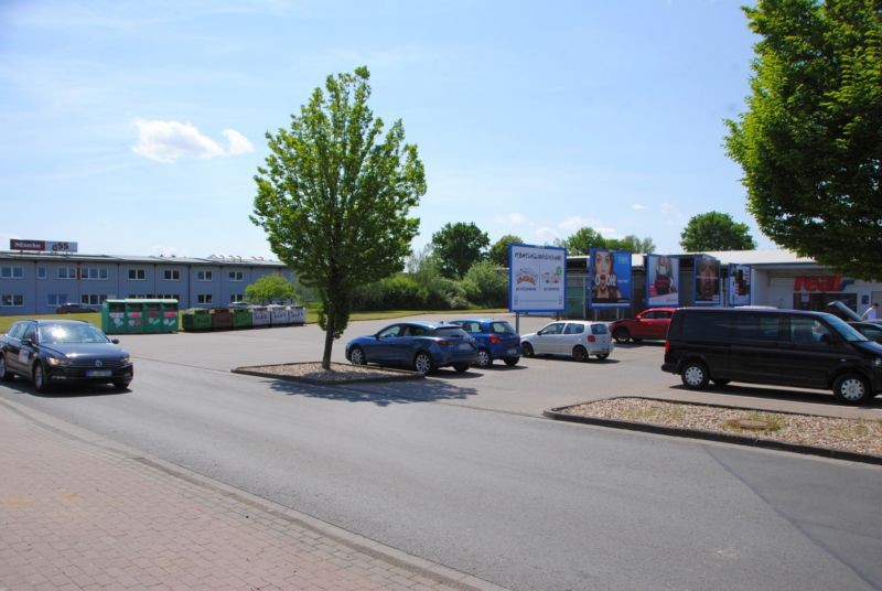 Wallgraben 12-14 /Real Getränkemarkt (neb. Eingang)