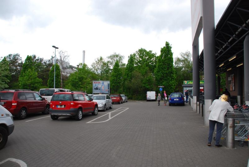 Angermünder Str. 66 /Kaufland/lks vom Eingang