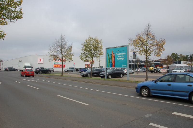 Briesker Str. 4 /Kaufland/Einfahrt/rts/Sicht Einfahrt