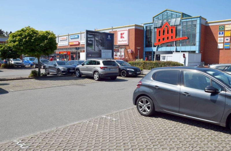 Marktstr. 1 /Kaufland EKZ/rts vom Eing/lks (Sicht Einf)