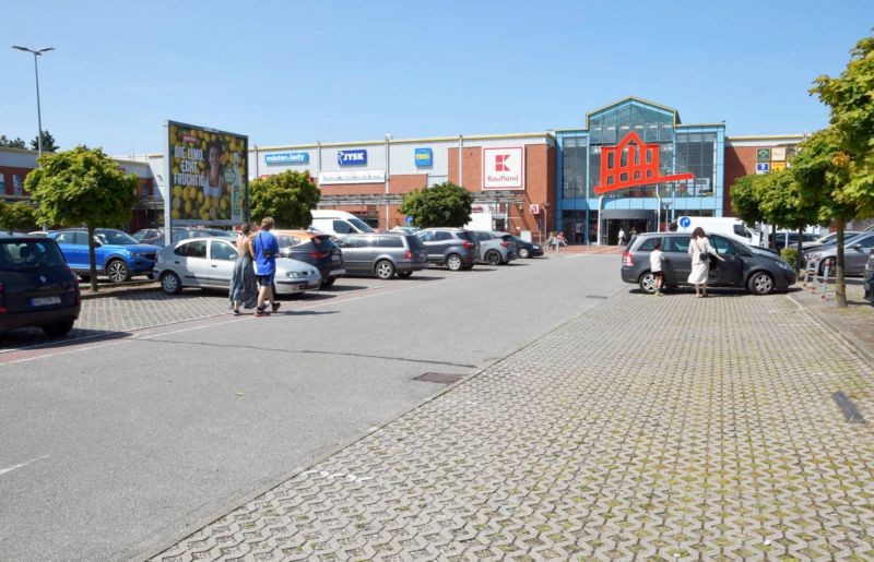 Marktstr. 1 /Kaufland EKZ/lks vom Eing (Si Eingang)