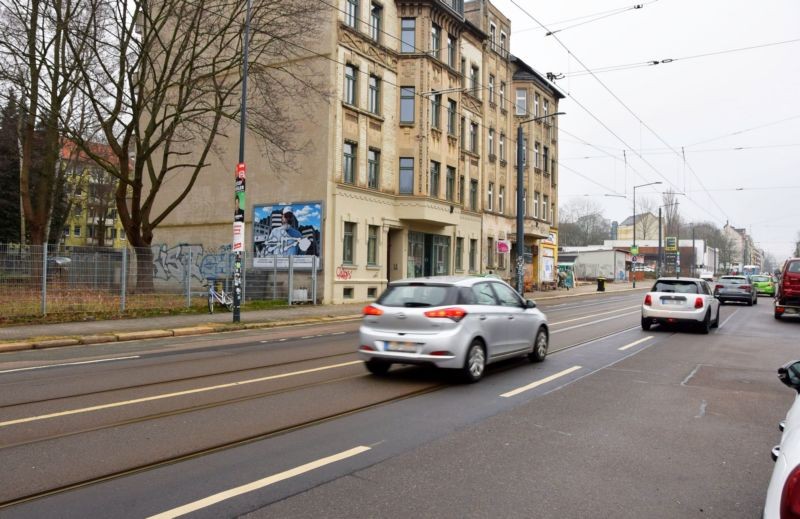 Bernsdorfer Str. 39/Zufahrt Edeka (quer an Giebel)