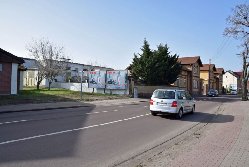 Merziener Str. 107/bei Aldi/geg. Kaufland/Einfahrt (quer)