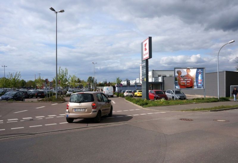 Schwarzer Weg 40 /Kaufland/Einfahrt (rts)