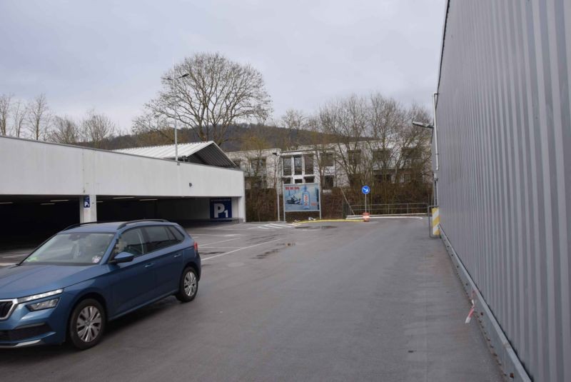 Würzburger Str. 1 /Kaufland/Zufahrt Parkdeck (rts)