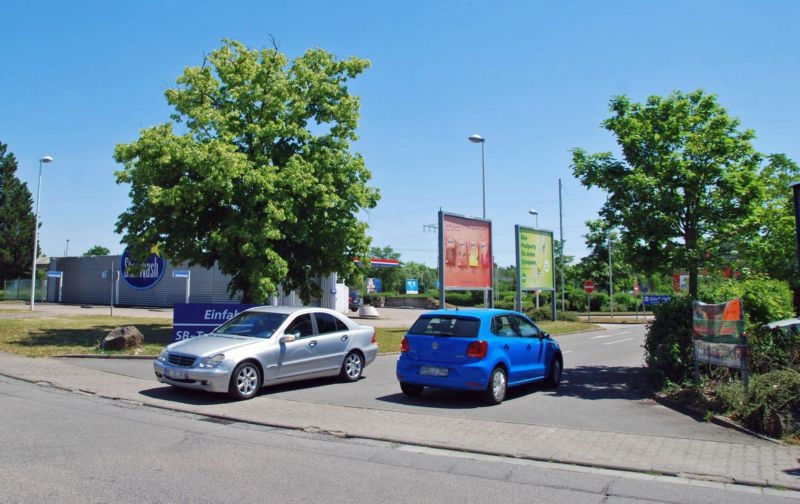 An der Fohlenweide 21 /E-center/Einfahrt/Sicht Str