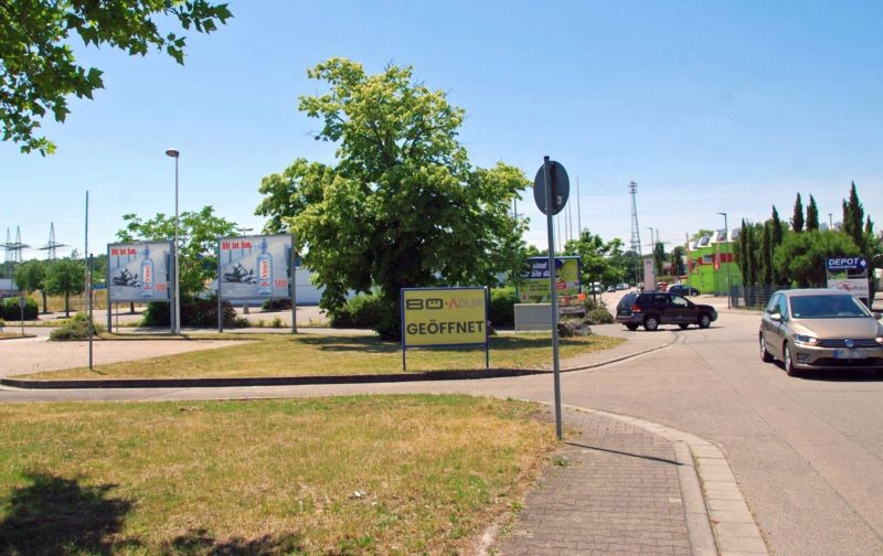 An der Fohlenweide 21 /E-center/Einfahrt/Sicht Tkst