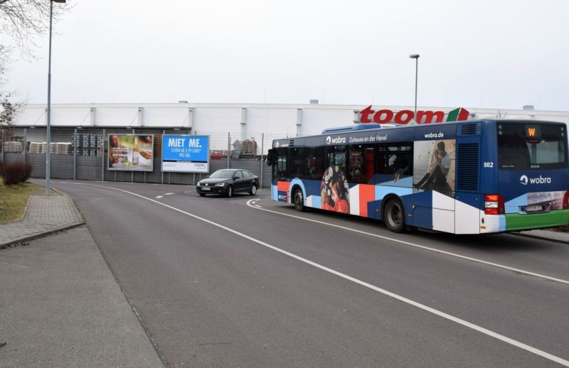 An der Bundesstr. 1 /Kaufland/Einfahrt Toom (quer)