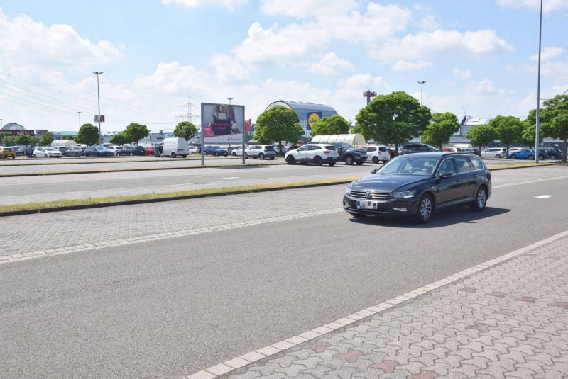 Am Elbepark /Lidl im Elbepark/Park-Box 19/Sicht Zufahrt rts