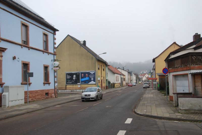 Vogesenstr. 55/B 424  (quer am Giebel)