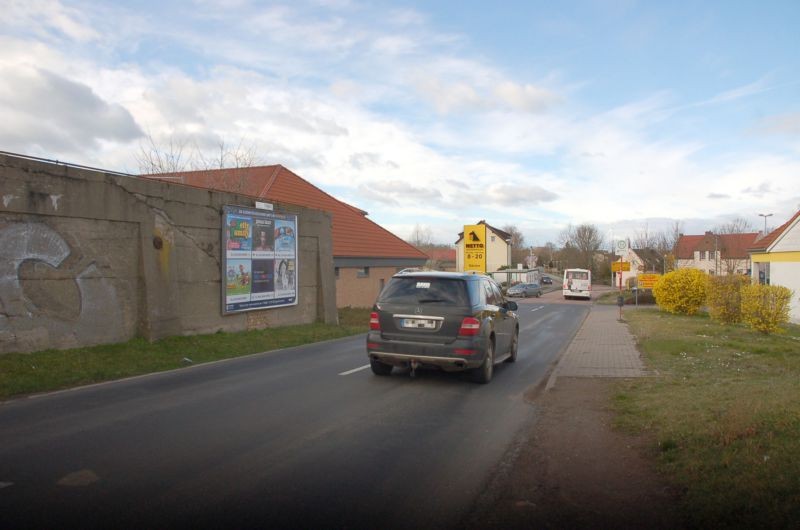 Hallesche Str. 1-4/Zufahrt Netto (geg. Einfahrt)