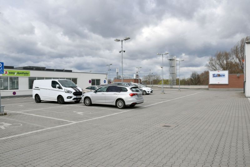 Am Juliusturm 40 /Kaufland/Parkdeck/nh. Eingang (lks)