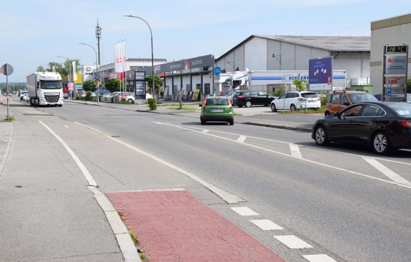 Industriestr. 17/bei Sparkasse (linke GF)
