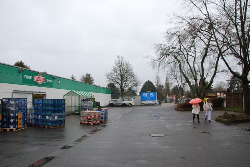 Stegerwaldstr. 26 /Profi-Getränke (rts vom Eingang)