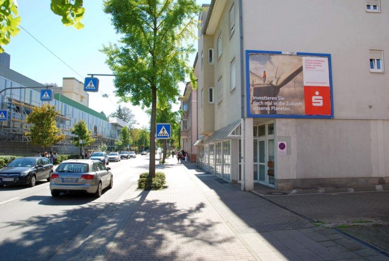 Weissenburger Str. 8/geg. Vinzentius KKH (quer zur Str)
