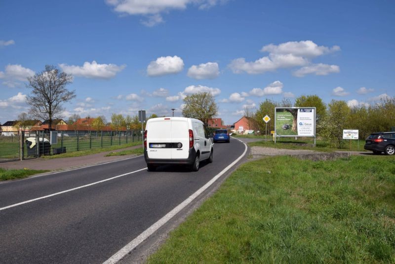 Zerbster Str/geg. Sportplatz/einwärts  (Lindau)