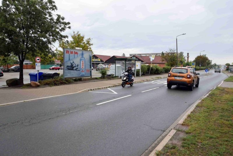 Nachterstedter Str. 14 /Edeka/neb. Einfahrt  (Hoym)