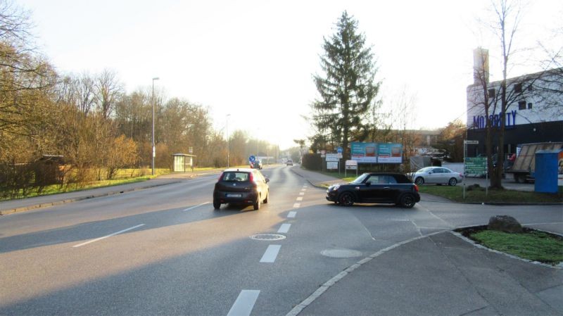 Uhinger Str/B 297/geg. Bus-Hts/Zufahrt Edeka (quer)