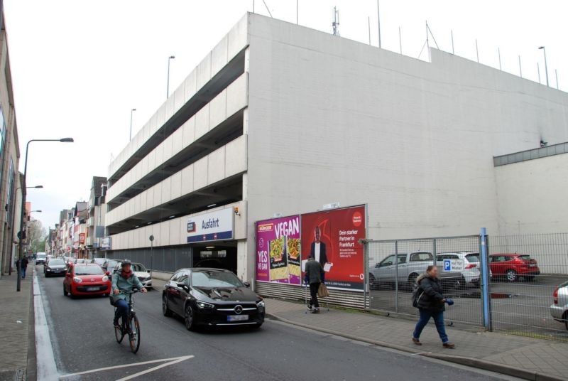 Emmerich-Josef-Str. 22a/Zufahrt Rewe -Königsteiner Str