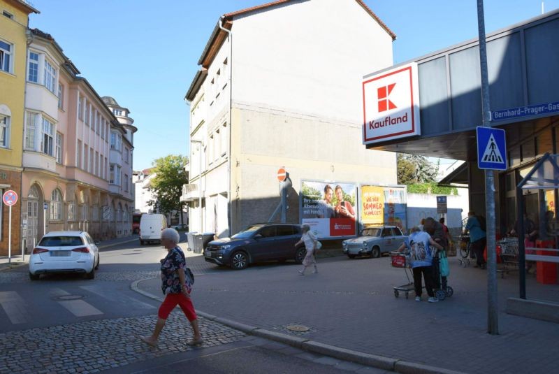 Bernhard-Prager-Gasse 1-7 /Kaufland/geg. Eing/quer zur Str