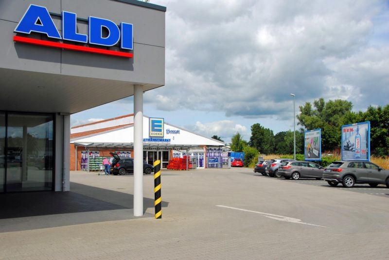 Veldhausener Str. 61 /Aldi + Edeka Getränkemarkt (geg. Eing)