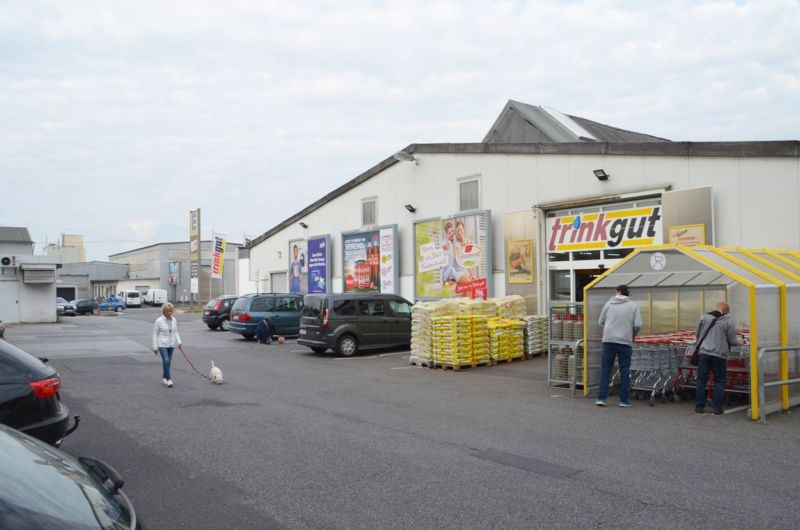 Schneiderstr. 13 /Edeka+Trinkgut (nh. Eingang)