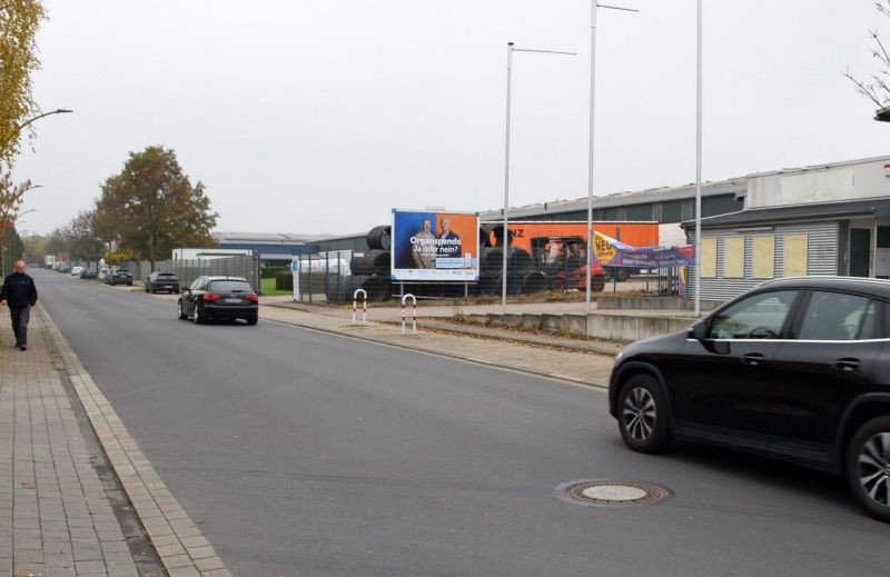 Pferdekamp 4 /Rewe Getränkemarkt/Einfahrt (quer zur Str)