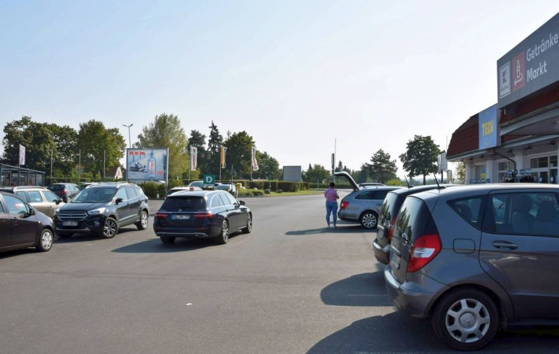 Diedersdorfer Str. 12a /Kaufland/geg. Einf/rts (Sicht Eing)