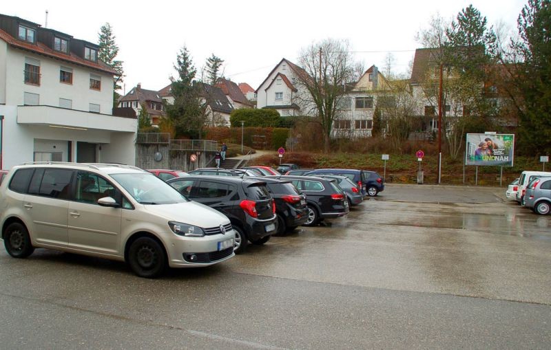Bahnhofstr. 20 /Netto/rts vom Eingang (lks)