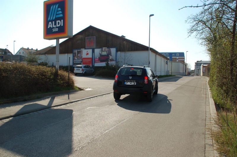 Feuerbachstr. 24 /Aldi+KIK/Einfahrt