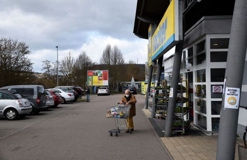 Dätzinger Str. 51 /Edeka/geg. Eingang (rts)