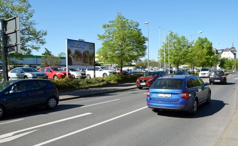 Poststr. 1 /Edeka/lks von Einfahrt/Sicht B 107